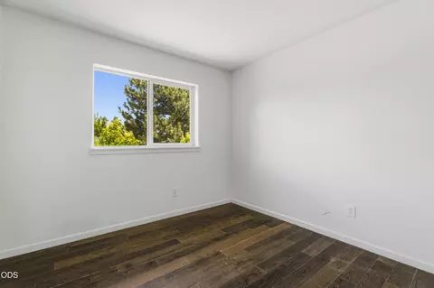 Bedroom - 740 E Cascade Ave, Sisters, OR 97759 photo 4 of 6
