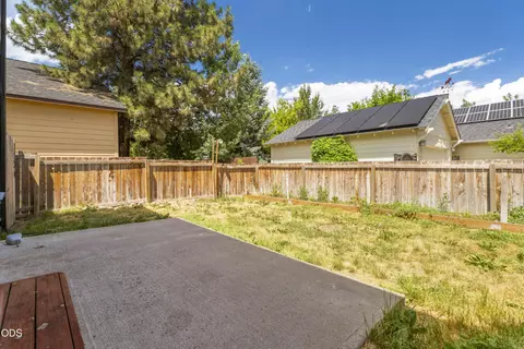 Exterior - 740 E Cascade Ave, Sisters, OR 97759 photo 4 of 8