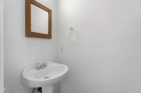 Bath - 740 E Cascade Ave, Sisters, OR 97759 photo 1 of 2