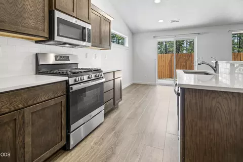 Kitchen - 51350 Apache Tears Ct, La Pine, OR 97739 photo 2 of 3