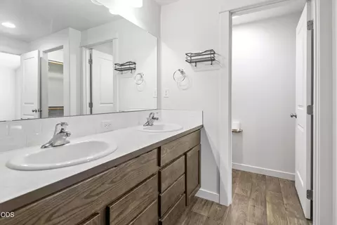 Bath - 51350 Apache Tears Ct, La Pine, OR 97739 photo 1 of 2