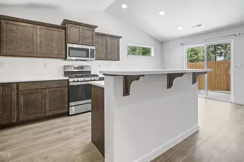 Kitchen - 51350 Apache Tears Ct, La Pine, OR 97739 photo 3 of 3
