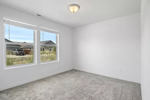 Bedroom - 51350 Apache Tears Ct, La Pine, OR 97739 photo 2 of 3
