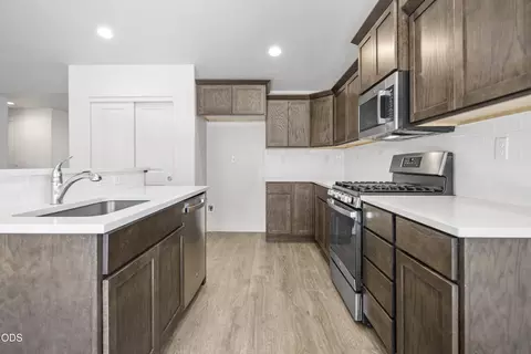 Kitchen - 51350 Apache Tears Ct, La Pine, OR 97739 photo 1 of 3