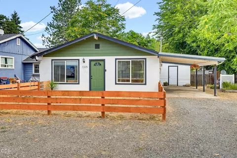 1325 Spring St, Medford, OR 97504
