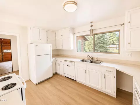 Kitchen - 52859 Day Rd, La Pine, OR 97739 photo 1 of 4
