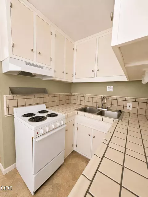Kitchen - 52859 Day Rd, La Pine, OR 97739 photo 3 of 4
