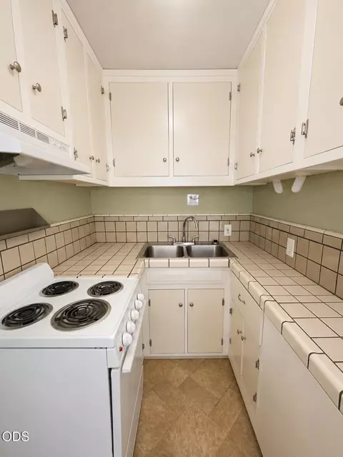 Kitchen - 52859 Day Rd, La Pine, OR 97739 photo 3 of 4