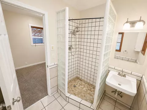 Bath - 52859 Day Rd, La Pine, OR 97739 photo 6 of 8