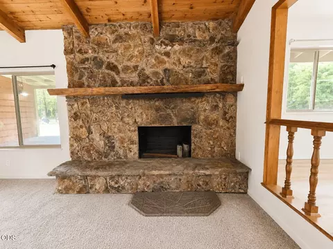 Living - 52859 Day Rd, La Pine, OR 97739 photo 2 of 7