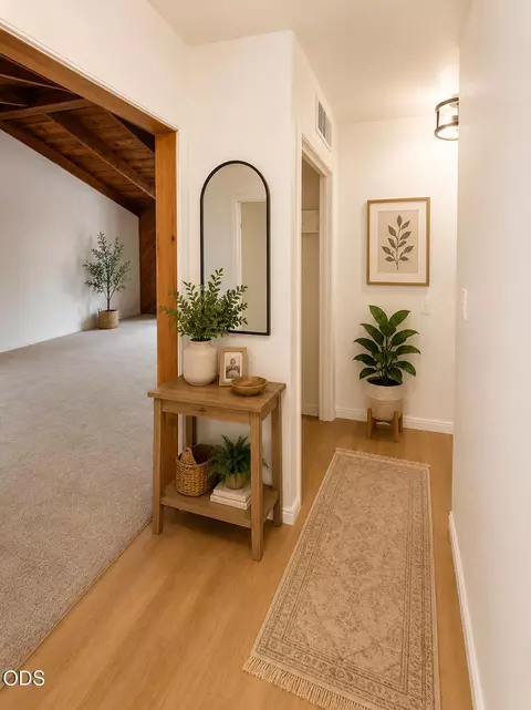 Entry Way - 52859 Day Rd, La Pine, OR 97739 photo 1 of 2