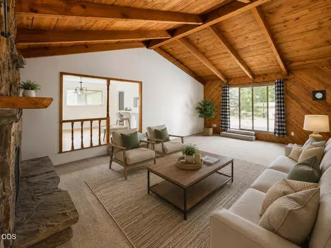 Living - 52859 Day Rd, La Pine, OR 97739 photo 2 of 7