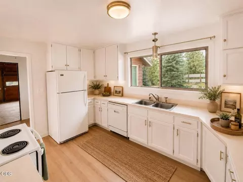 Kitchen - 52859 Day Rd, La Pine, OR 97739 photo 4 of 4