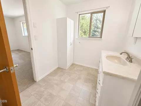 Bath - 52859 Day Rd, La Pine, OR 97739 photo 4 of 8