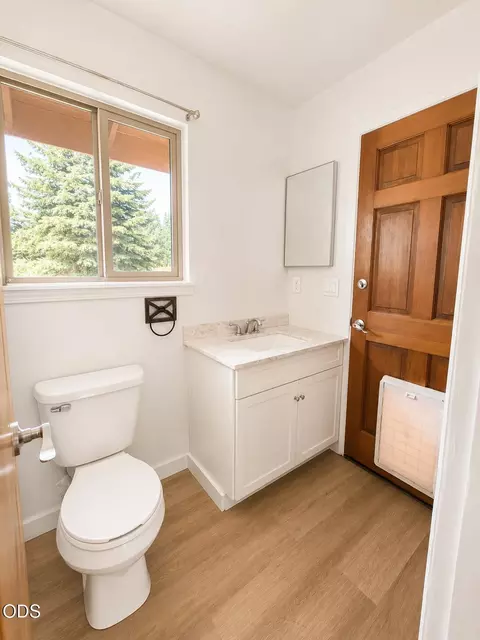 Bath - 52859 Day Rd, La Pine, OR 97739 photo 3 of 8