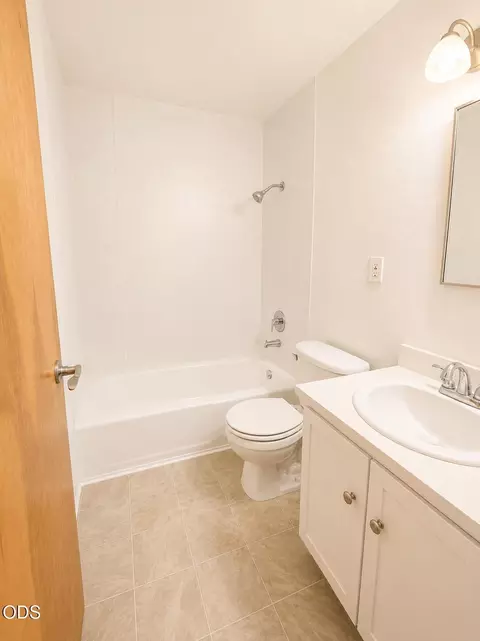 Bath - 52859 Day Rd, La Pine, OR 97739 photo 2 of 8