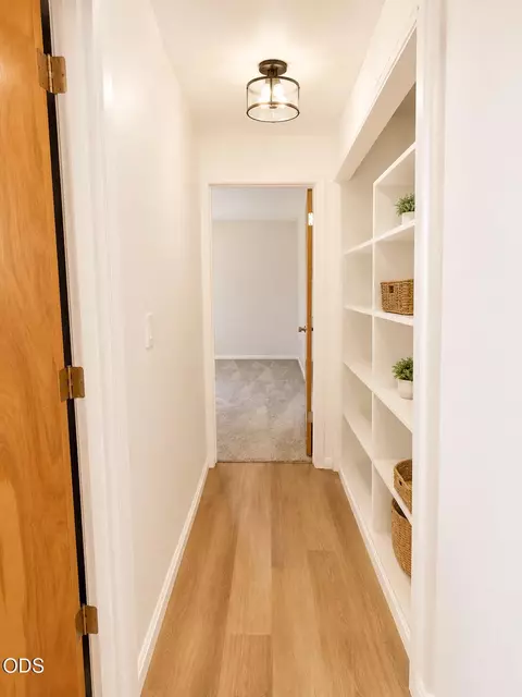 Entry Way - 52859 Day Rd, La Pine, OR 97739 photo 2 of 2