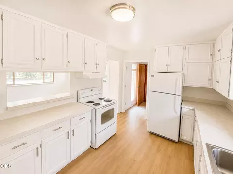 Kitchen - 52859 Day Rd, La Pine, OR 97739 photo 2 of 4