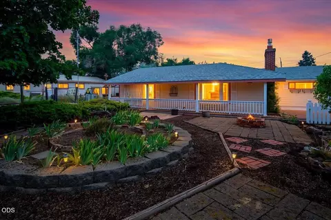 2586 SW 27th St, Redmond, OR 97756