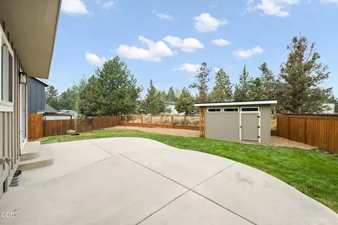 Exterior - 63441 Stacy Ln, Bend, OR 97701 photo 6 of 8