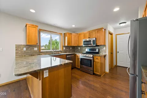 Kitchen - 63441 Stacy Ln, Bend, OR 97701 photo 1 of 4