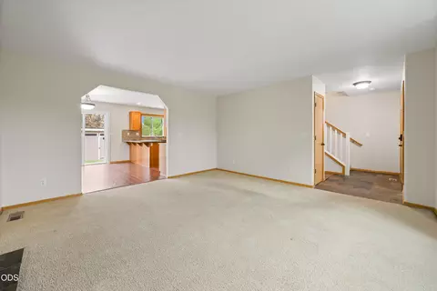Living - 63441 Stacy Ln, Bend, OR 97701 photo 2 of 3