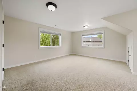 Bedroom - 63441 Stacy Ln, Bend, OR 97701 photo 5 of 6