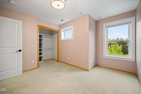Bedroom - 63441 Stacy Ln, Bend, OR 97701 photo 4 of 6