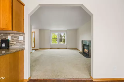 Living - 63441 Stacy Ln, Bend, OR 97701 photo 3 of 3
