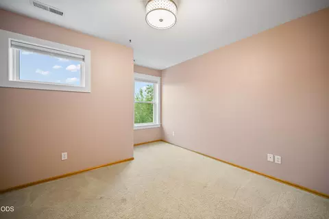Bedroom - 63441 Stacy Ln, Bend, OR 97701 photo 3 of 6