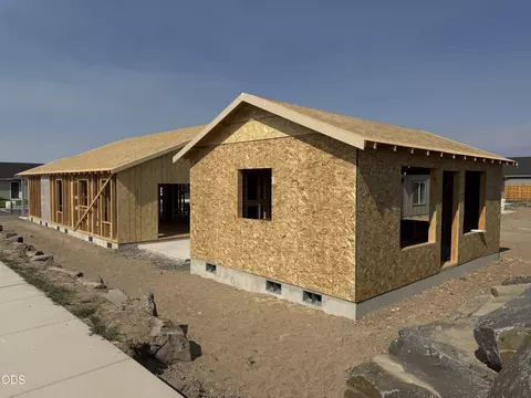 553 NE Mitchell St, Madras, OR 97741