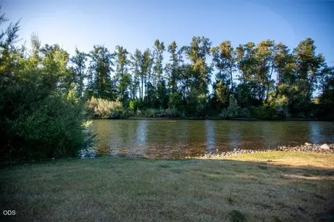 2990 S River Rd, Grants Pass, OR 97527