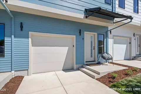 2032 Sunset Dr #10, Medford, OR 97501