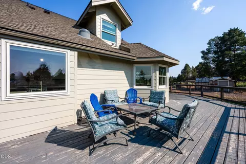Exterior - 60835 Jennings Rd, Bend, OR 97702 photo 4 of 11