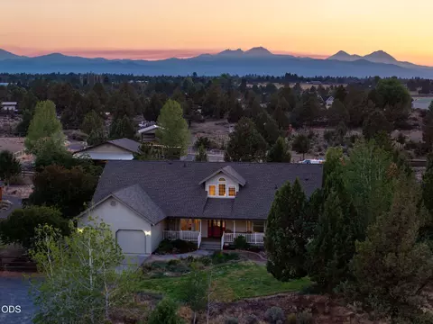 View/Area - 60835 Jennings Rd, Bend, OR 97702 photo 2 of 3