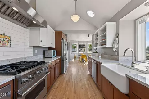 Kitchen - 60835 Jennings Rd, Bend, OR 97702 photo 2 of 4