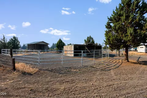 Exterior - 60835 Jennings Rd, Bend, OR 97702 photo 10 of 11