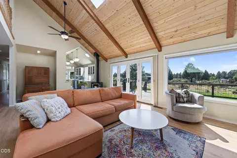 Living - 60835 Jennings Rd, Bend, OR 97702 photo 2 of 4