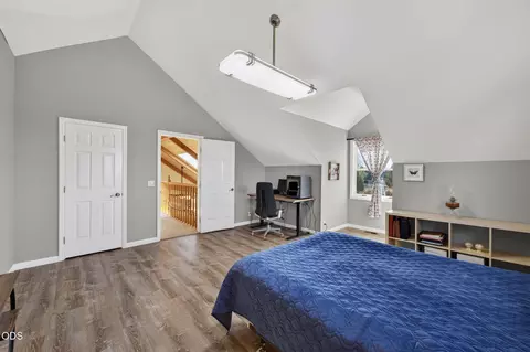 Bedroom - 60835 Jennings Rd, Bend, OR 97702 photo 3 of 4