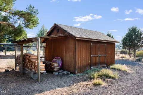 Exterior - 60835 Jennings Rd, Bend, OR 97702 photo 5 of 11