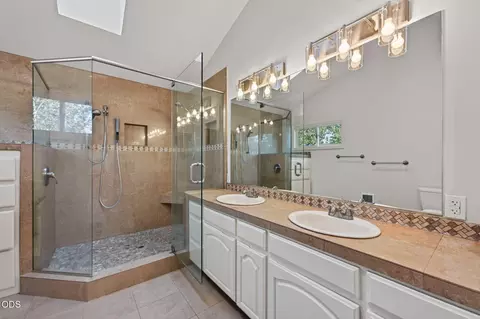 Bath - 60835 Jennings Rd, Bend, OR 97702 photo 1 of 2