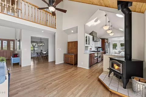 Entry Way - 60835 Jennings Rd, Bend, OR 97702 photo 2 of 3
