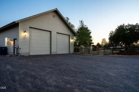Exterior - 60835 Jennings Rd, Bend, OR 97702 photo 2 of 11