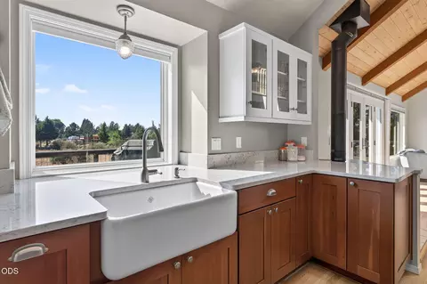 Kitchen - 60835 Jennings Rd, Bend, OR 97702 photo 3 of 4