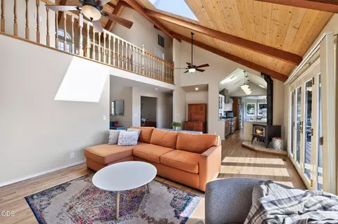 Living - 60835 Jennings Rd, Bend, OR 97702 photo 3 of 4