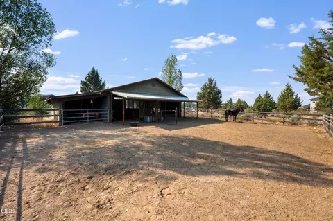 Exterior - 60835 Jennings Rd, Bend, OR 97702 photo 7 of 11