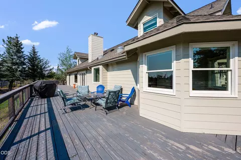 Exterior - 60835 Jennings Rd, Bend, OR 97702 photo 3 of 11
