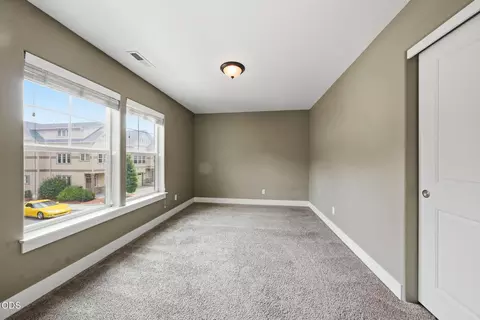 Bedroom - 1055 SE Leonel Ln, Bend, OR 97702 photo 6 of 7