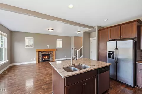 Living - 1055 SE Leonel Ln, Bend, OR 97702 photo 9 of 9