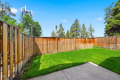 Exterior - 1055 SE Leonel Ln, Bend, OR 97702 photo 6 of 6
